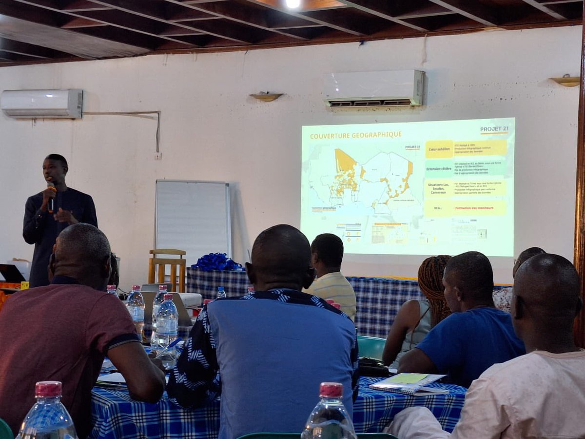 UNHCR_CAR's tweet image. 📱 En #RCA, le #HCR forme son équipe &amp;amp; ses partenaires à l’utilisation de l’outil de suivi de la protection #P21.
90 participants vont renforcer leurs compétences et optimiser l'utilisation de cet outil clé pour mieux analyser &amp;amp; répondre aux besoins des personnes forcées de fuir.