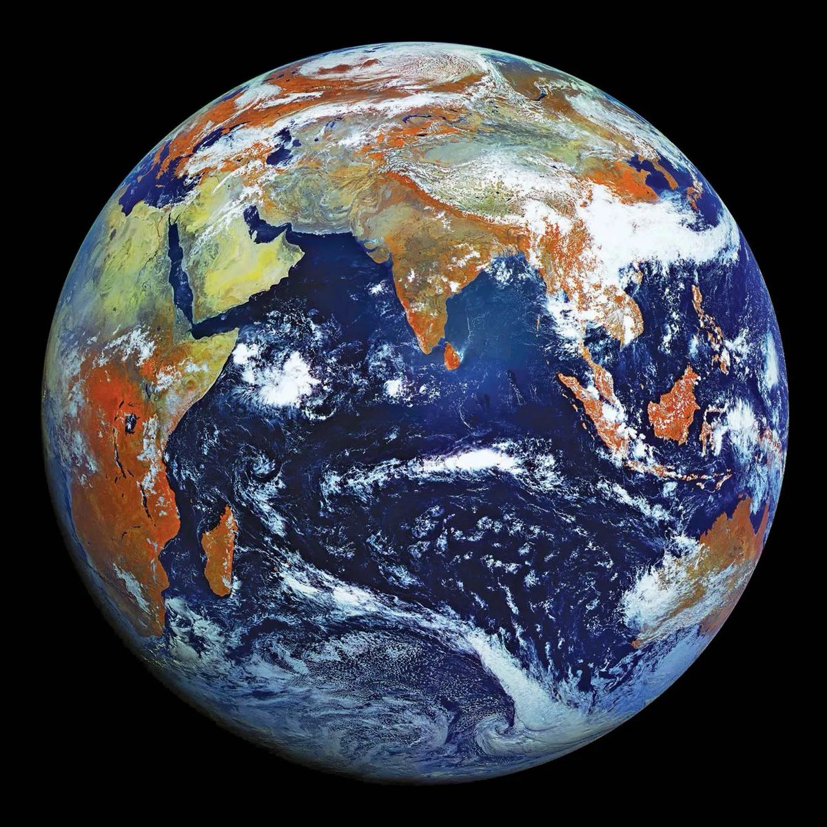 MAstronomers's tweet image. In your opinion what is the biggest threat to humanity