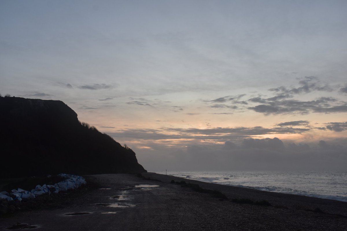 Cerberane's tweet image. More lovely views from my #walk around Seaton beach at #sunrise yesterday
#cliffs
#waves
#nature
#naturelovers
#naturephotography