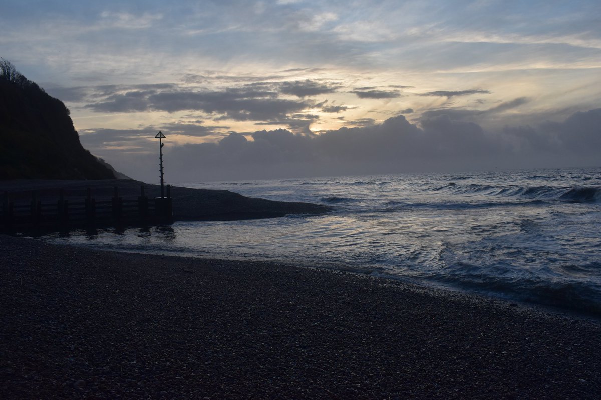 Cerberane's tweet image. More lovely views from my #walk around Seaton beach at #sunrise yesterday
#cliffs
#waves
#nature
#naturelovers
#naturephotography