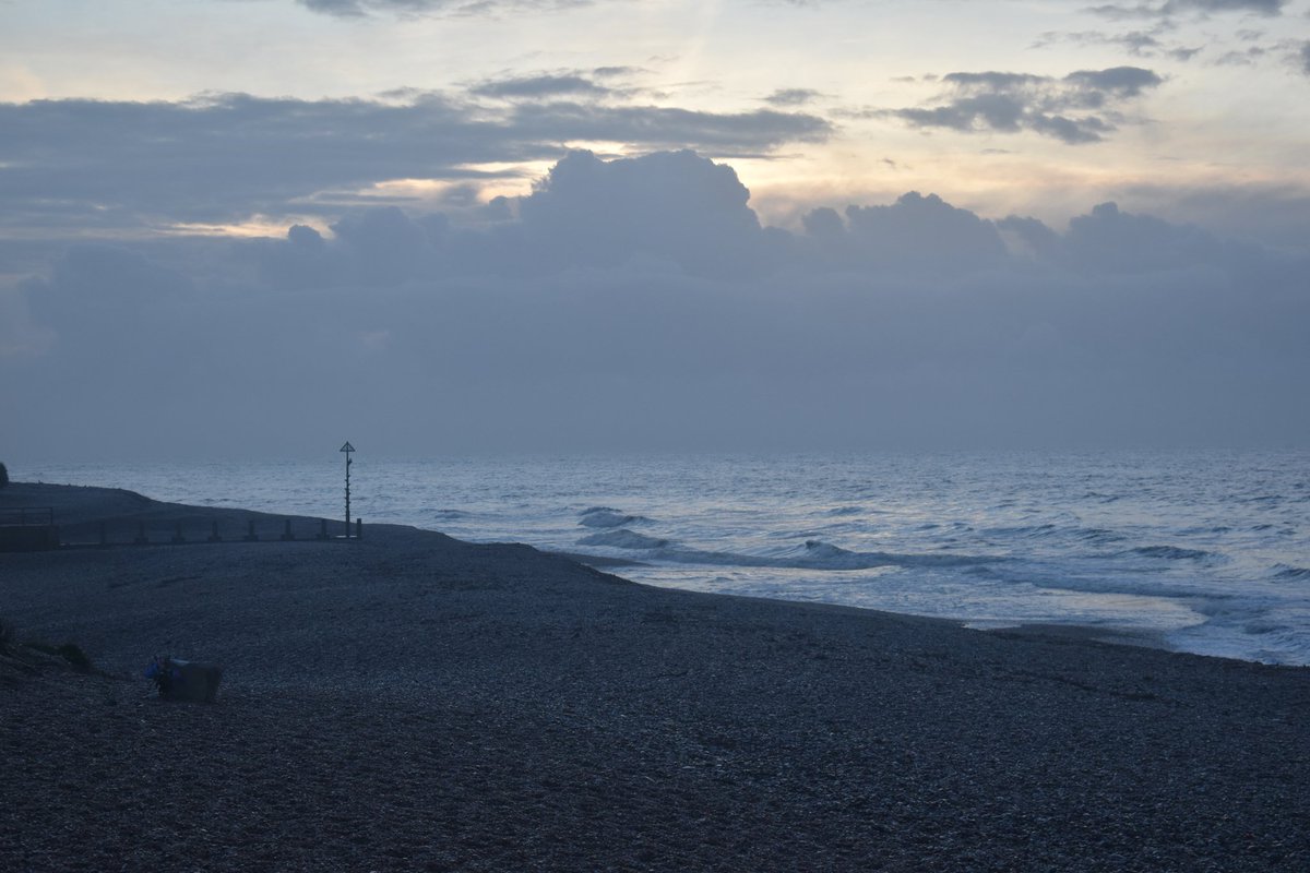 Cerberane's tweet image. More lovely views from my #walk around Seaton beach at #sunrise yesterday
#cliffs
#waves
#nature
#naturelovers
#naturephotography