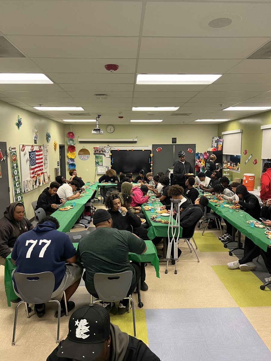 jackrabbitvv's tweet image. Thursday night team dinner at #TheVille always a great time. Let’s practice Monday fellas! 16