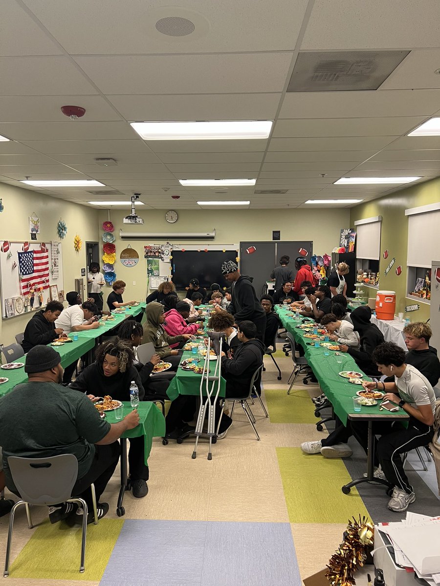 jackrabbitvv's tweet image. Thursday night team dinner at #TheVille always a great time. Let’s practice Monday fellas! 16