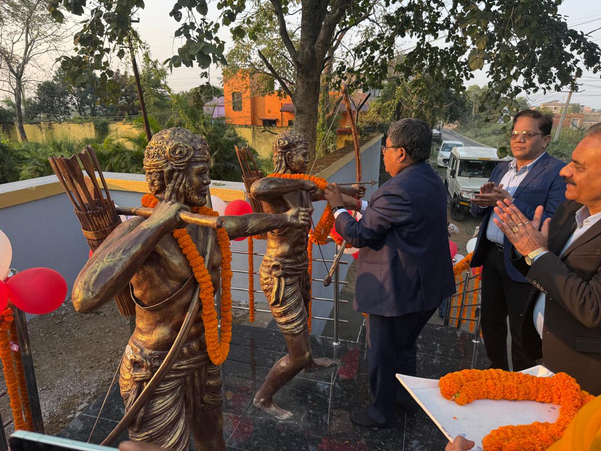 easterncoal's tweet photo. यह कार्यक्रम सिद्धो–कान्हो के साहस, बलिदान और संघर्ष की गौरवशाली विरासत को नमन करने के साथ-साथ ईसीएल द्वारा जनजातीय गौरव वर्ष के अंतर्गत आदिवासी इतिहास, संस्कृति और उनके अमूल्य योगदान को सम्मानित करने की प्रतिबद्धता का प्रतीक रहा। https://t.co/evU0ocz5UU
