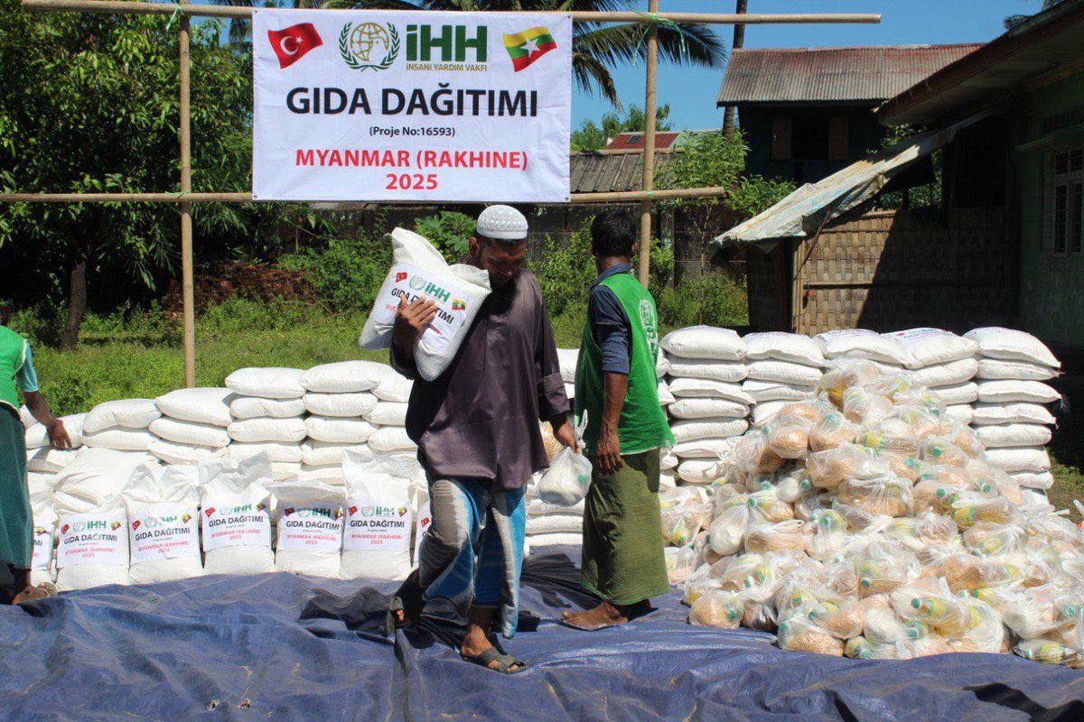 IHHen's tweet photo. We delivered food aid packages to 1,087 needy families living in Myanmar’s Rakhine region.

🌐Online Donation: https://t.co/1FhTplaQYN https://t.co/nfCru8M7W5