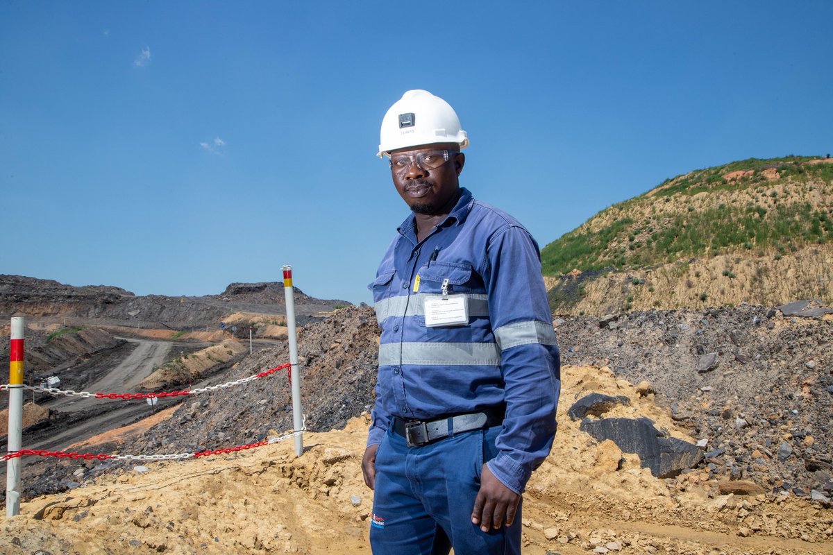 canyoncoal's tweet photo. “You need to be committed, dedicated, and lastly, you need to love what you do,” says #khanyecolliery Safety Officer Elias Ndungwane.
Read his full story in #TheMaroonPost: https://t.co/1JotSEvpCw #canyoncoal https://t.co/IHbVnPtI7Q