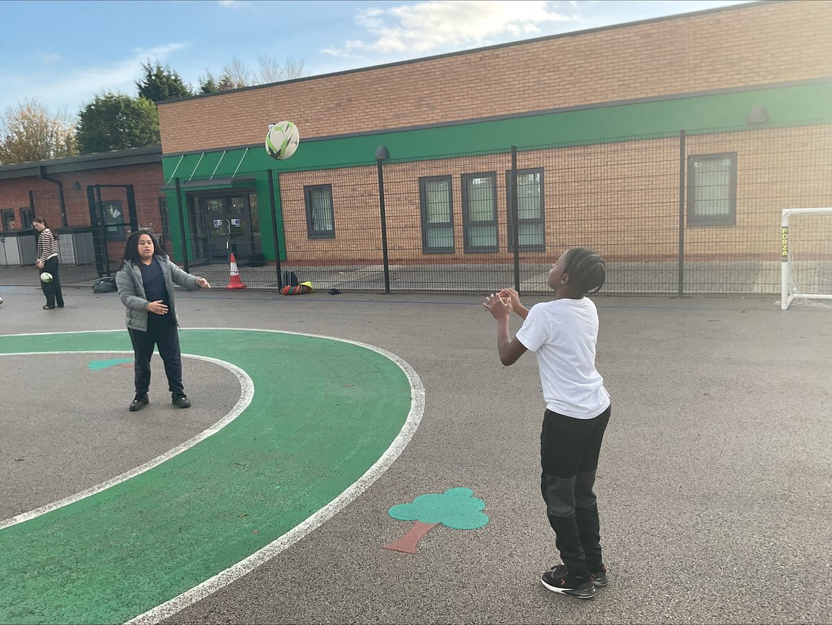 Orchards_School's tweet image. 🌟 Woodland 5 smashed their first Sale Sharks inclusive rugby session! 🏉💙
Fantastic teamwork, brilliant passing skills, and lots of smiles all round. The Sharks &amp;amp; Fishes game was a huge hit! 
Well done Woodland 5! 

#InclusiveRugby #SaleSharks  #ActiveKids @BrightfuturesET