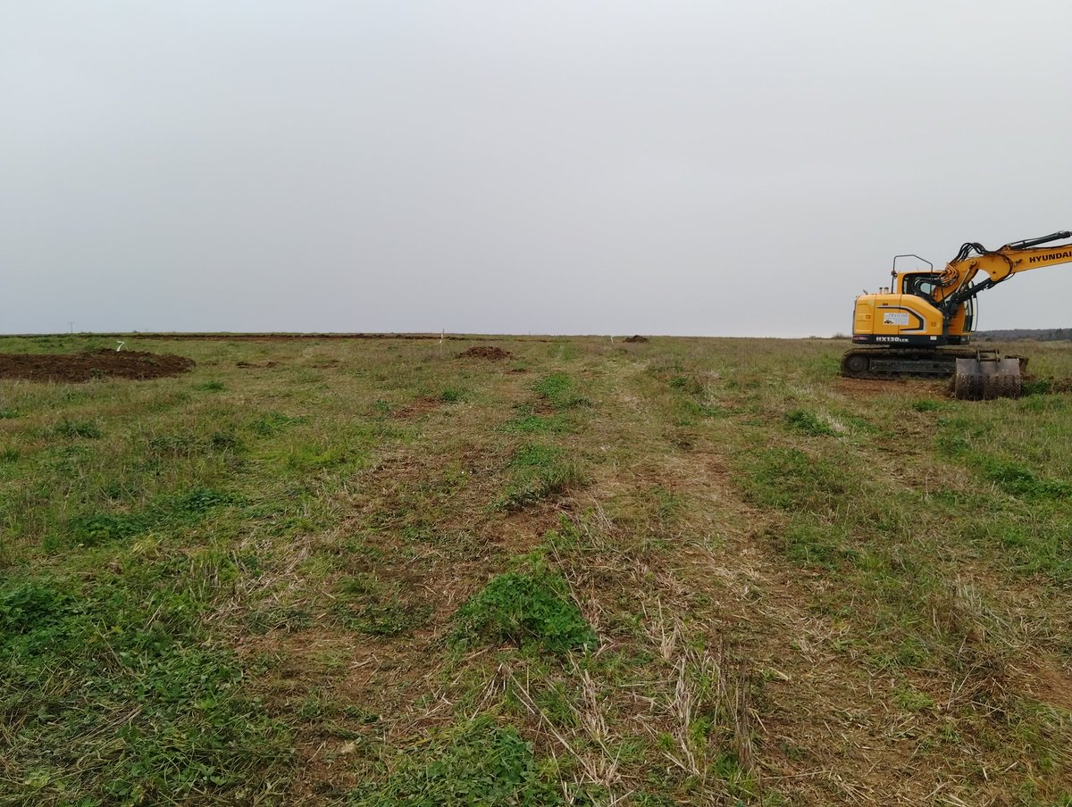 Pascal21cor's tweet image. Aujourd&apos;hui 1e coup de pelle 
normalement stokage paille matériel
une organisation m&apos;attends pour cette été 
j&apos;ai hâte d&apos;y avoir accès et de pouvoir me simplifier le travail 
bientôt fini le bâchage de meules