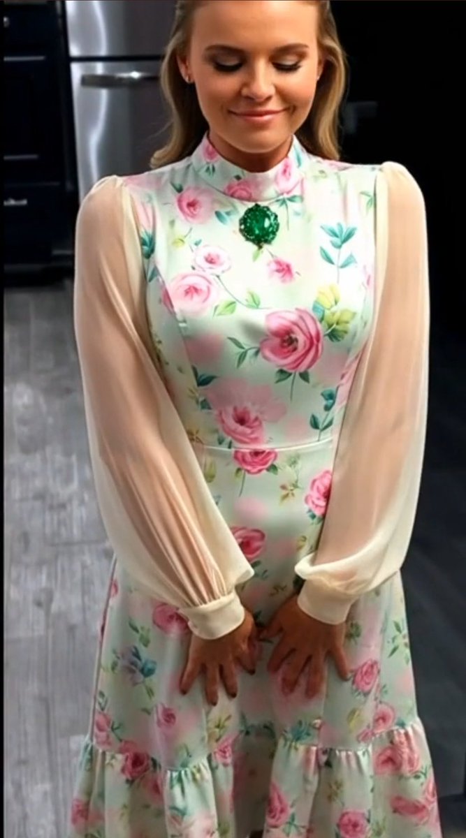 Therapist has given me a outfit and a new green brooch,ready for my Friday visit to HeadMistress 🔮 <a href="/stepfordcelebs/">Stepford Celebs</a>