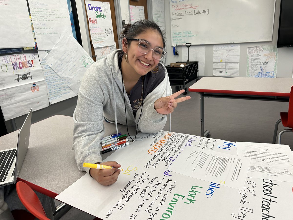 ImmokaleeFound's tweet image. October = Education Unit 🔥

🎓 Students explored 16+ careers in education—from tech specialists to school psychologists.

🧠 Played career card games, led peer teaching, and asked 🔥 questions at a roundtable with real educators.

#EducationCareer #FutureEducator