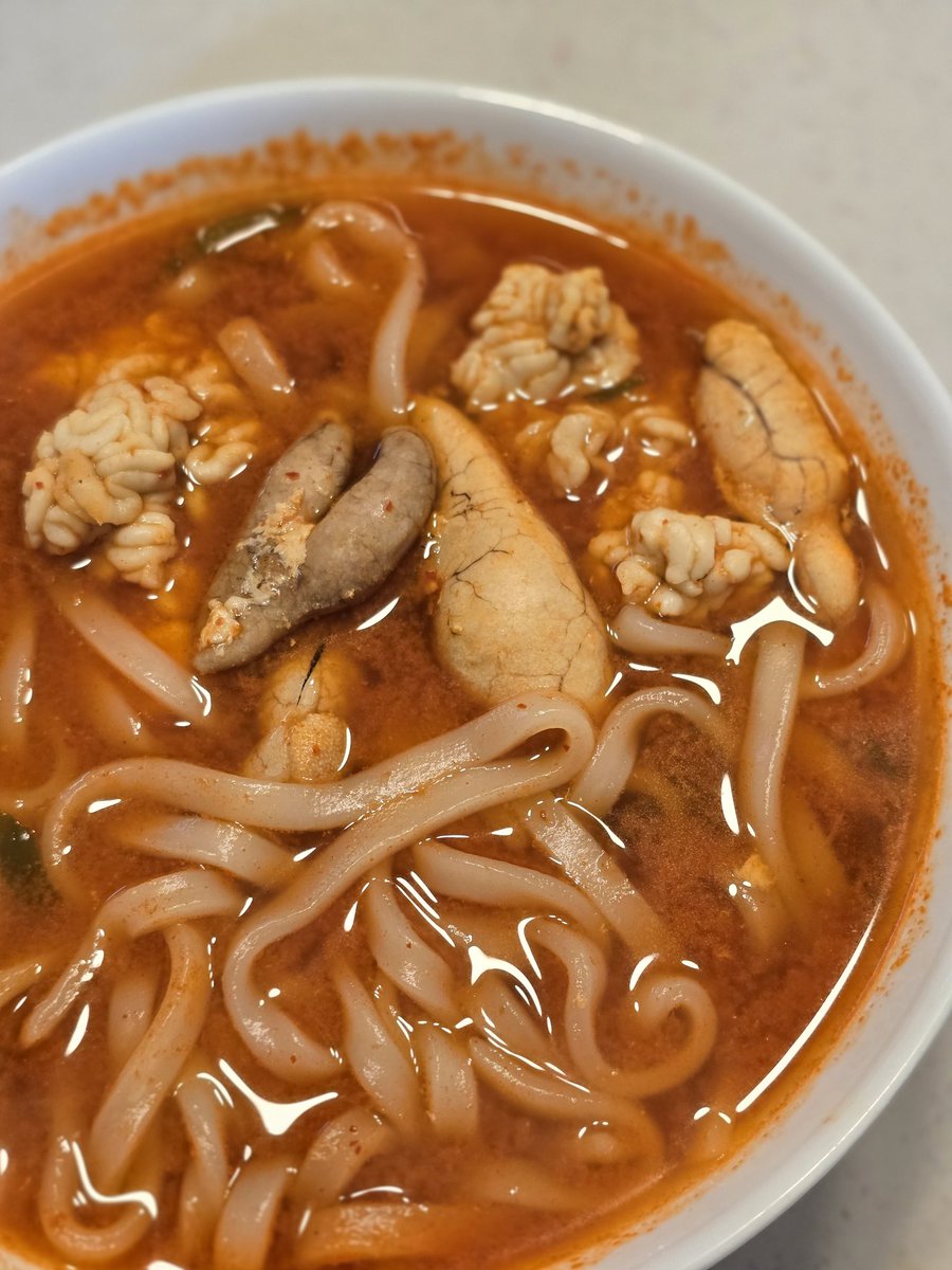 컬리에서 산 하니칼국수 알곤이 칼국수
알과 곤이가 듬뿍 들어있고 칼칼한데 찐하고 개운한 맛이사 이걸로 해장까지 가능함! 일단 만들기 간편해서 괜찮은듯