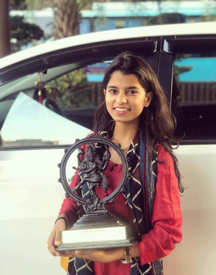 अलीनगर, बिहार से मैथिली ठाकुर जीती और बनी भारत में सबसे कम उम्र की विधायक।

इस प्रचंड जीत की ढेरों बधाई <a href="/maithilithakur/">Maithili Thakur</a> जी.!🎉
#BiharElection2025