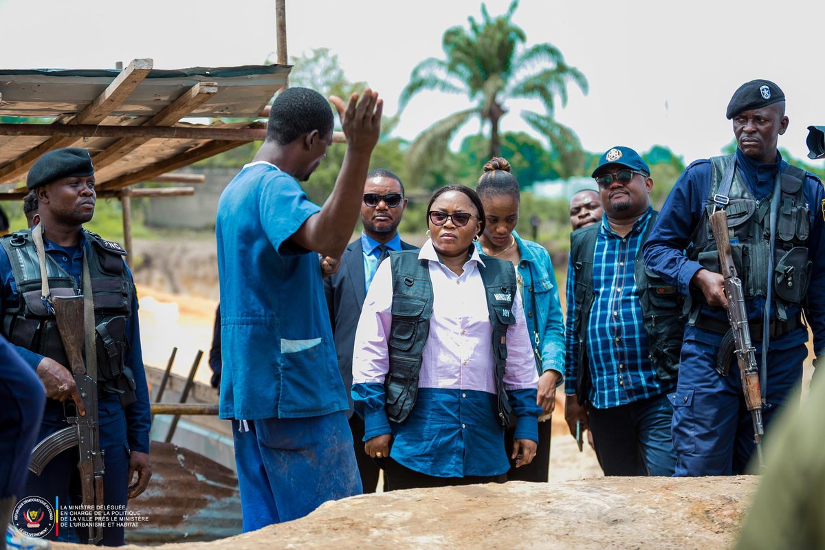 *La Ministre déléguée Angèle BANGASA YOGO en mission d’urgence dans la Ville-Province de Kinshasa après les inondations meurtrières.*