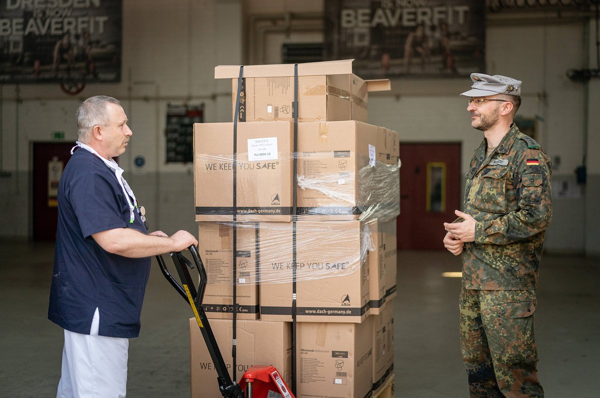 ℹ️ Wenn man nicht einmal merkt, wenn etwas Propaganda ist.
 
Ich teile ein Propaganda-Bildchen der Die Linke und frage lakonisch, ob jemand der Linken mal bitte das Grundgesetz schicken kann.
Und ein großer Teil der Kommentare zeigt, dass es nicht einmal verstanden wird. Auf