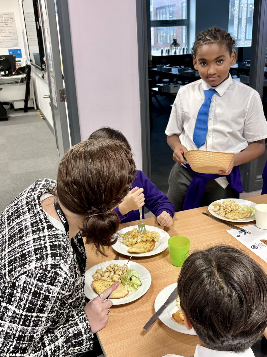 1DegreeAcademy's tweet photo. @Steplab_co educators got to experience our #FamilyDining, which offers our students #CulturalCapital and helps build #Character. https://t.co/Ns6J883CI8