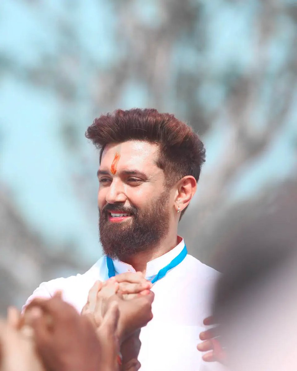 _gaurav_01's tweet image. 🚨सूत्रों से आ रही धमाकेदार खबर,बिहार की सियासत में तुफ़ान उठने वाला है!
पावर कॉरिडोर में जोरदार फुसफुसाहटें… और संकेत साफ़ हैं: अगला मुख्यमंत्री चिराग पासवान हो सकते हैं!

#BiharElection2025