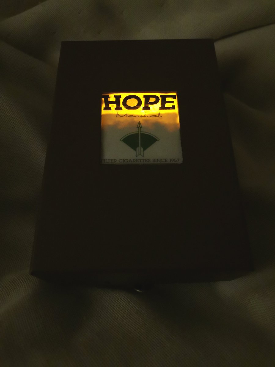 o8giyan3's tweet photo. A Boxful of Hope

#OHG_WORKS #オブジェ

窓を透かして瞬く https://t.co/TVFZ7rM85w