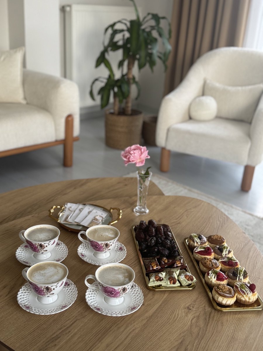 İnsan sevdikleriyle bir araya gelince, içtiği kahve bile başka oluyor ✨