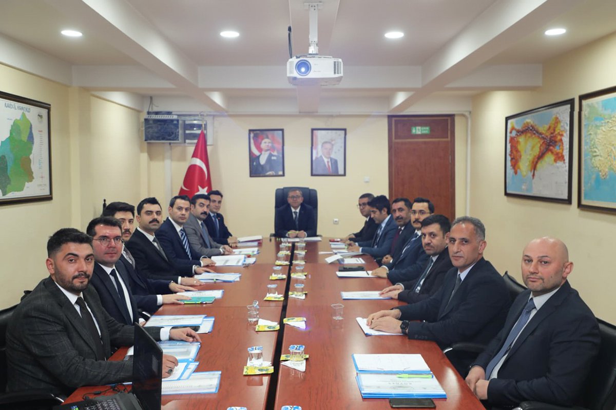 📍#Kars Valiliği

Valimiz Ziya Polat’ın başkanlığında, ilgili Vali Yardımcımız, Kaymakamlarımız ve ilgili kurumların yöneticilerinin katılımıyla 2025 yılı Köylerin Altyapısının Desteklenmesi Projesi (KÖYDES) Değerlendirme Toplantısı gerçekleştirildi.

Toplantıda; KÖYDES Projesi