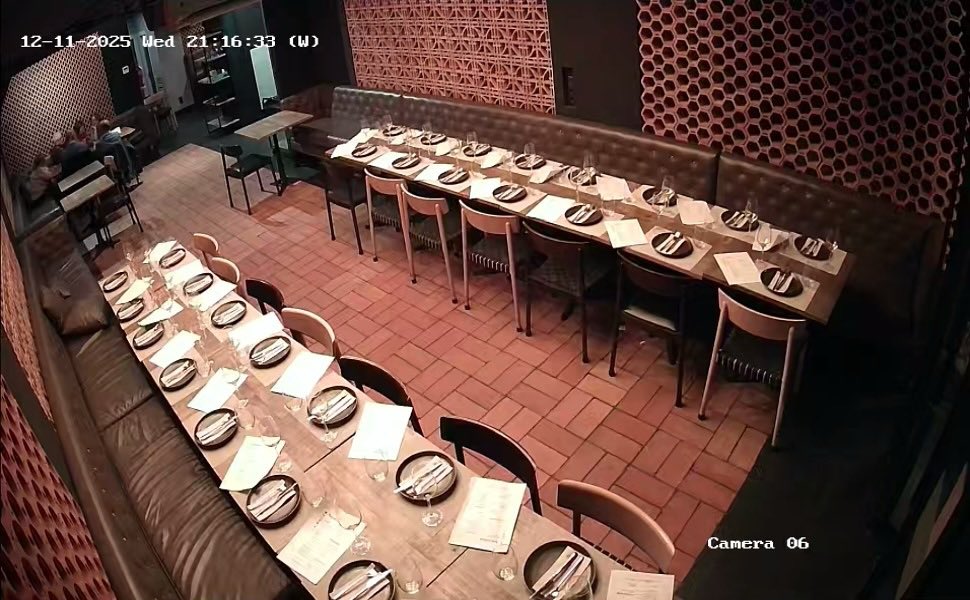 30 sillas vacías. 30 decisiones que sí duelen.
Esta semana, 30 personas decidieron no presentarse a su reserva en #LaBocca.
No avisaron. No cancelaron. Solo desaparecieron.
Detrás de esos huecos hay horas de trabajo, compras preparadas, personal extra contratado... y 30 personas