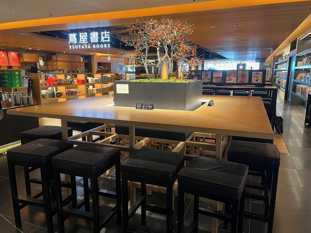 GT_jpculture's tweet photo. ＼販売中／
【盆栽】姫柿 (ヒメガキ) Chinese persimmon
樹齢約50年

#銀座蔦屋書店 #銀座 #蔦屋書店 #ギンザシックス #盆栽 #姫柿 #柿 #実 #柿渋 #観賞用 #実持ち #年明け #Ginza #GinzaSix #Bonsai #Persimmon #Fruit #Tannin #Ornamental #NewYear https://t.co/YUvoEYxs1b