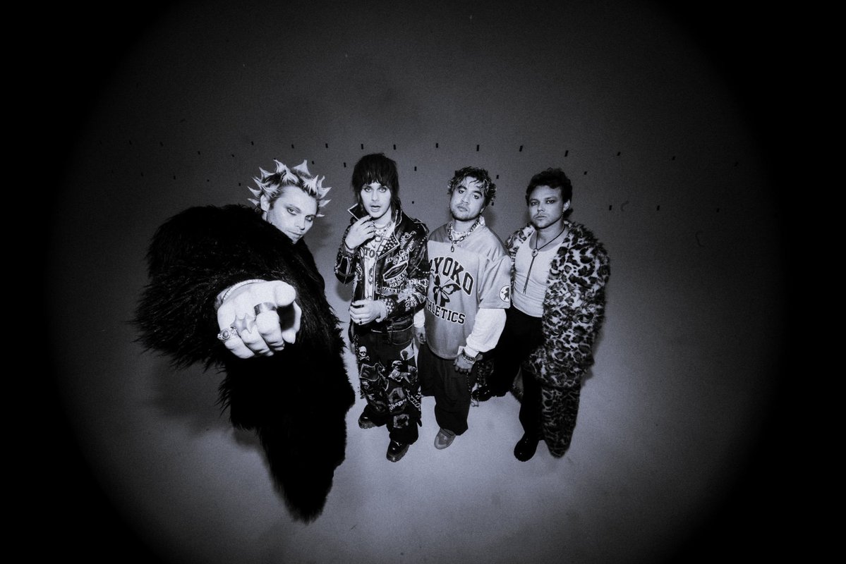 5SOSBrazil's tweet image. Kerrang! dá nota 4/5 para o disco &quot;EVERYONE&apos;S A STAR!&quot;: 

&quot;Este álbum é onde as falhas de viver tanto na vida real quanto sob os holofotes se misturam de forma intensa e complexa. Através de relatos e confissões imperfeitas, 5SOS reconhece como a pressão de se apresentar está…