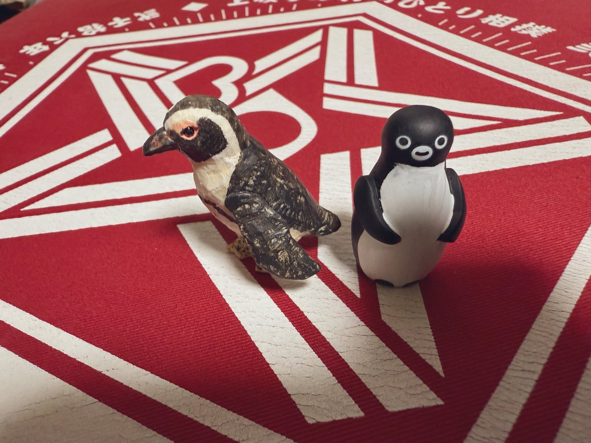 木彫りのペンギン 木彫りのペンギンが2匹いる🐧🐧
