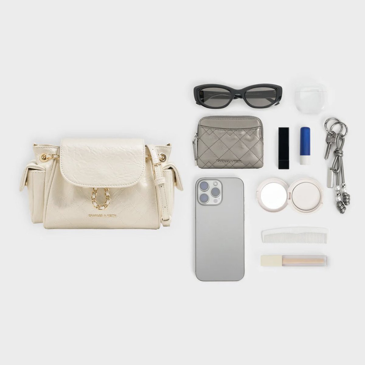 _ym00x's tweet image. 待って、CHARLES &amp;amp; KEITHでずーっと完売してたバッグが再入荷してる‼️載せるたびにどこのですかって聞かれるんだけど本当に可愛い
見た目以上に物入るしリュックにも肩掛けにもできる2way ദിᐢ- ̫-ᐢ₎