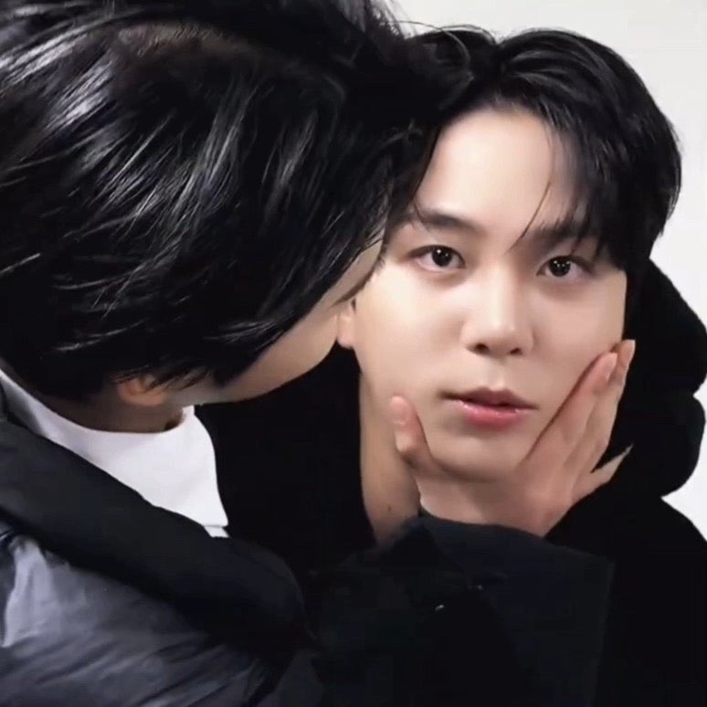 bhodduck's tweet image. 성화형 챌린지 그거는
갑자기 형이 종호야 이거찍자 해가지고

🧸 아~ 나 요즘 귀여운이미지 아닌데~
하다가 찍엇대 아