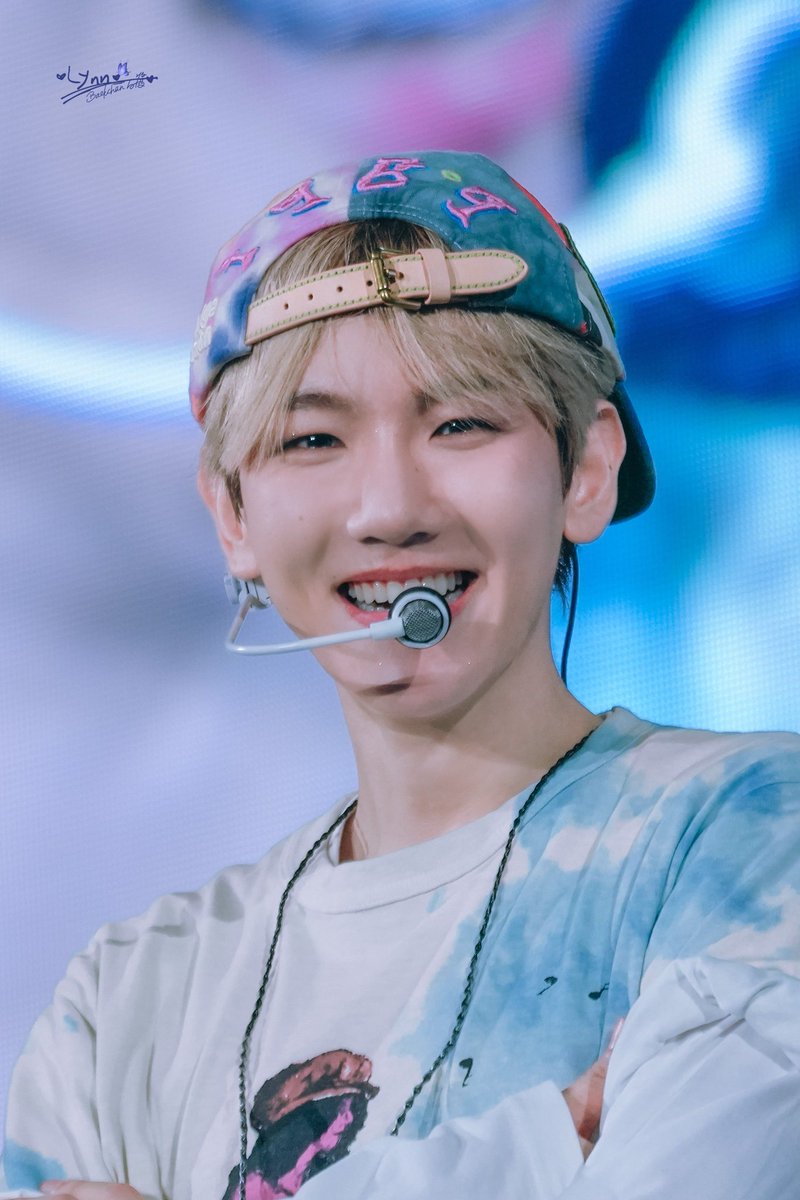 loveedbyB's tweet photo. #BAEKHYUN Weibo 

OP: Baekhyun-ah your recent work must be giving you a lot of headaches, right? But Eris will always be behind you. 

Baekhyun: Hehe, stay by my side! Because it's (really) going hard to look back

🥺🥺🥺 https://t.co/xqECcboV5H