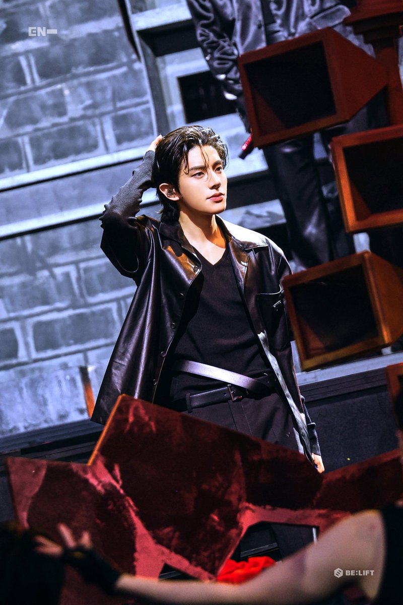 15ARCHIVEz's tweet image. WALK THE LINE PHOTO SKETCH 
#제이크 #JAKE