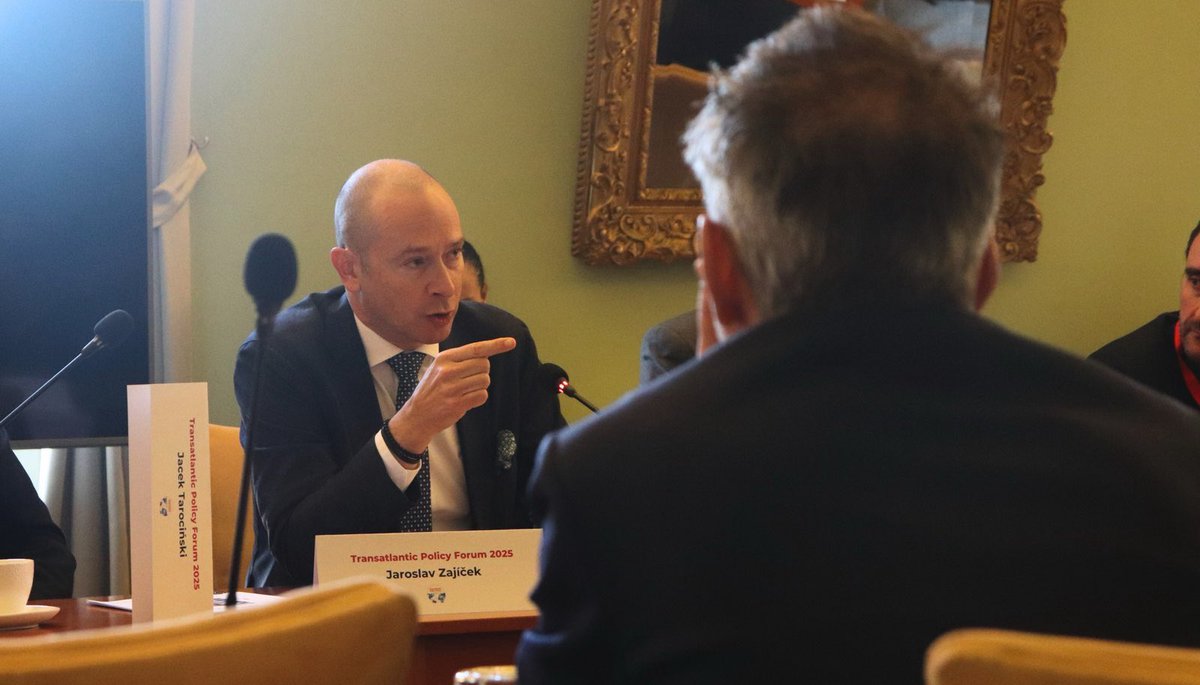zajicekjaro's tweet photo. Děkuji za pozvání na Transatlantic Policy Forum #TAPF.
Bezpečnost Evropy a podpora Ukrajiny jsou spojité nádoby. https://t.co/LORn2reHm4
