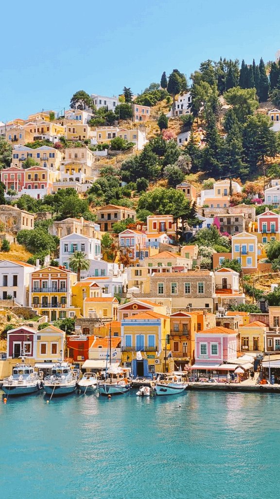 Ο καιρός αν και φθινοπωρινός,
έχει μια ανοιξιάτικη διάθεση
λες και μας προτρέπει να 
βγούμε όλοι έξω για να απολαύσουμε τον ήλιο..
Καλό απομεσήμερο 🌿🌿🌿