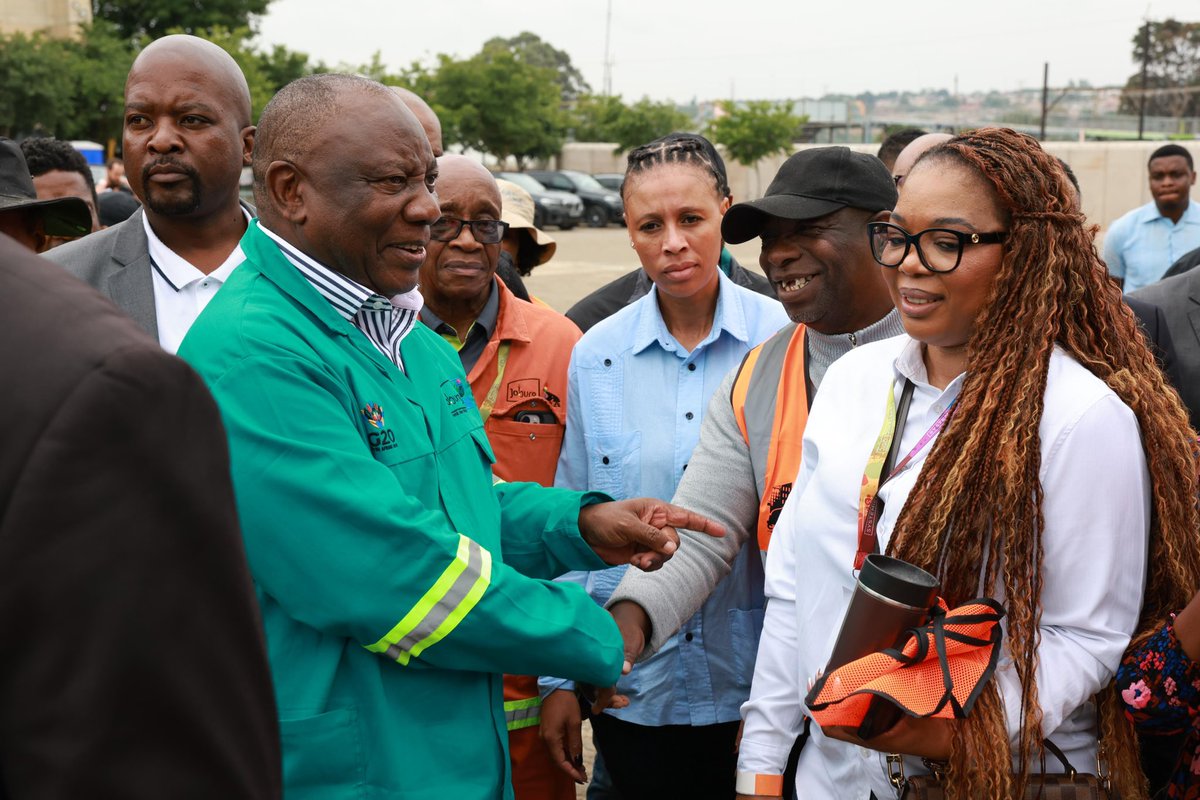 PresidencyZA's tweet photo. ๐ธ President @CyrilRamaphosa at Walter Sisulu Square in Kliptown, Soweto, to join the CEO-City Cleanup Programme activation - a key initiative by the City of Johannesburg in Partnership with the Private Sector.
#CEOsCleanUpJoburg
#TheJoburgWeAllWant https://t.co/NyH8Fddjvv