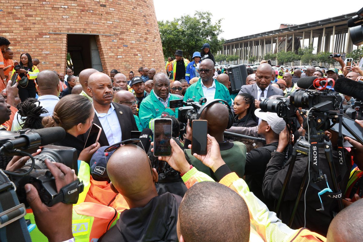 PresidencyZA's tweet photo. ๐ธ President @CyrilRamaphosa at Walter Sisulu Square in Kliptown, Soweto, to join the CEO-City Cleanup Programme activation - a key initiative by the City of Johannesburg in Partnership with the Private Sector.
#CEOsCleanUpJoburg
#TheJoburgWeAllWant https://t.co/NyH8Fddjvv
