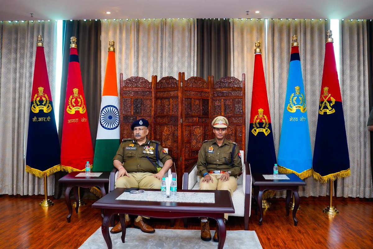 dgpup's tweet image. आज पुलिस मुख्यालय में अंतर्राष्ट्रीय क्रिकेटर एवं पुलिस उपाधीक्षक सुश्री दीप्ति शर्मा का सम्मान करते हुए पूरा उत्तर प्रदेश  पुलिस परिवार गर्व से भर उठा।
उनकी असाधारण उपलब्धियाँ यह दर्शाती हैं कि माननीय मुख्यमंत्री उत्तर प्रदेश श्री योगी आदित्यनाथ जी की कुशल खिलाड़ी योजना ने उत्तर…