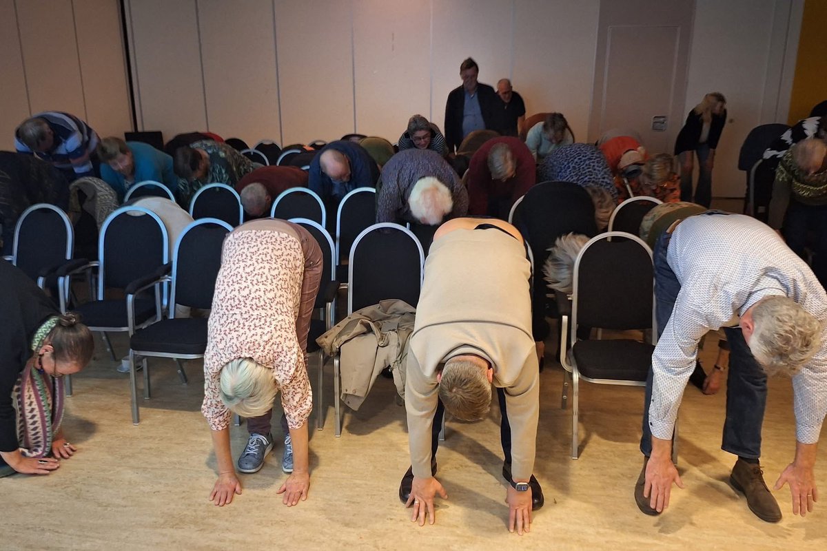 Een avond over fitheid, vitaliteit en een gezonde leefstijl in Oldeberkoop samen met Foppe de Haan. Het belang van fitheid op oudere leeftijd uitleggen. Binnen 2 minuten de hele zaal in beweging met tal van eenvoudig uit te voeren oefeningen afgewisseld met leuke anekdotes.