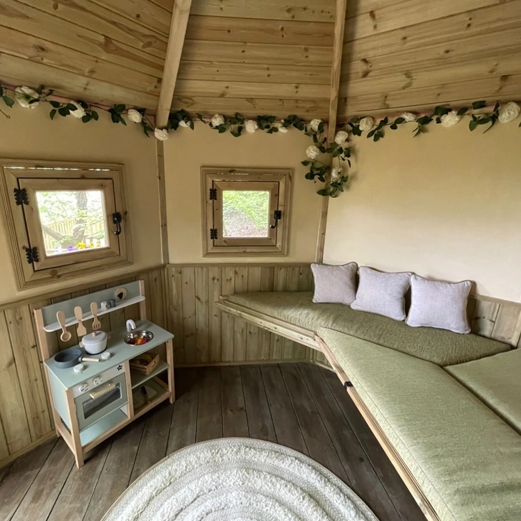 Did you know we design interiors too? 

From built-in bunks to beautiful lighting, our team creates spaces that bring your treehouse to life — inside and out. 

cheekymonkeytreehouses.com/treehouse-inte… 

#treehouse #treehousebuild #gardeninspo #outdoor