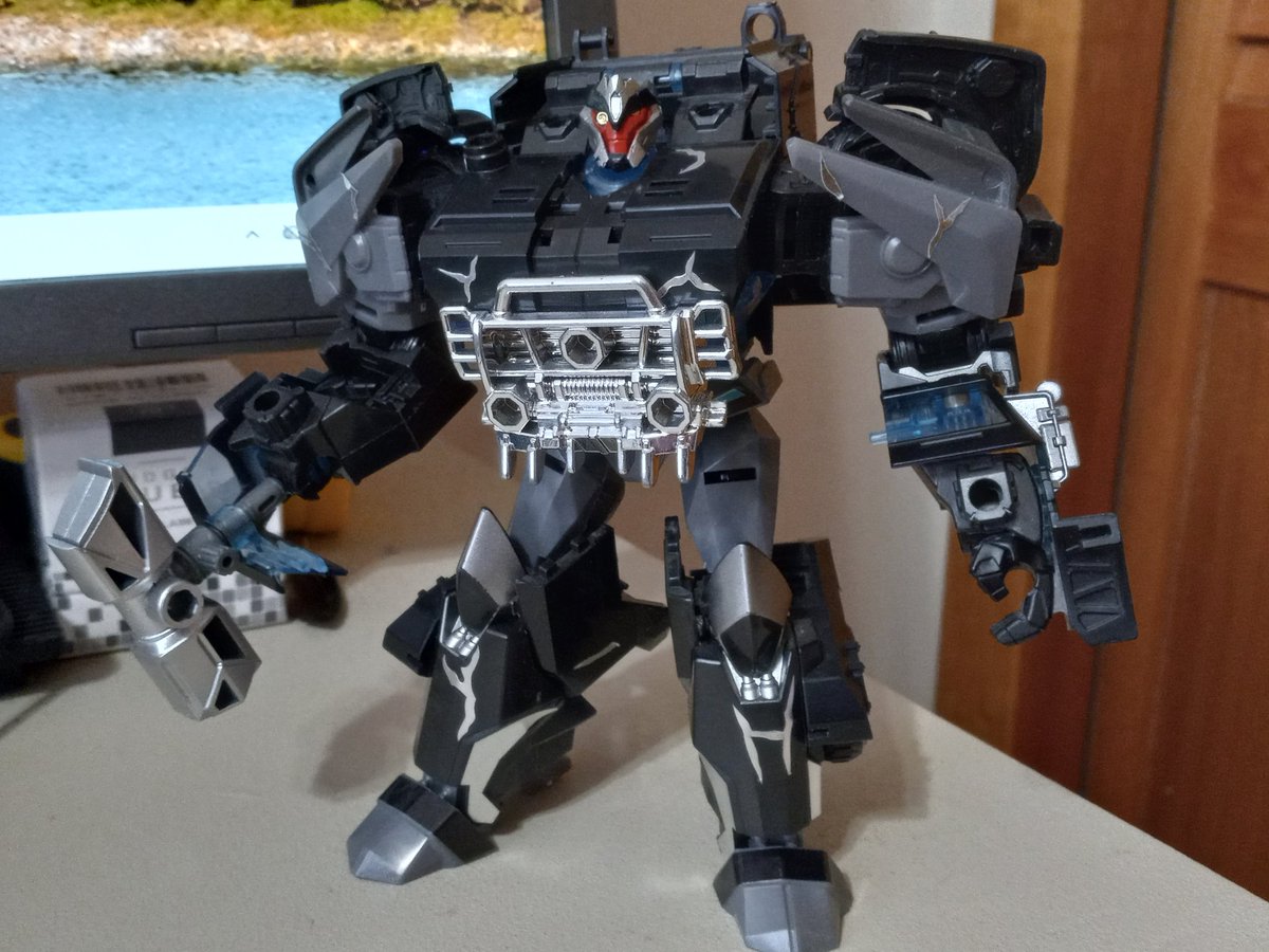 KBarnNow's tweet image. GOOD MORNING MINTO!!!

My desk friend today is Silas Breakdown, the easier to acquire variant of Prime Breakdown&apos;s toy.

After Breakdown got whacked, his corpse was salvaged by human terrorist group, MECH, and turned into a suit/life support system for their leader, Silas.