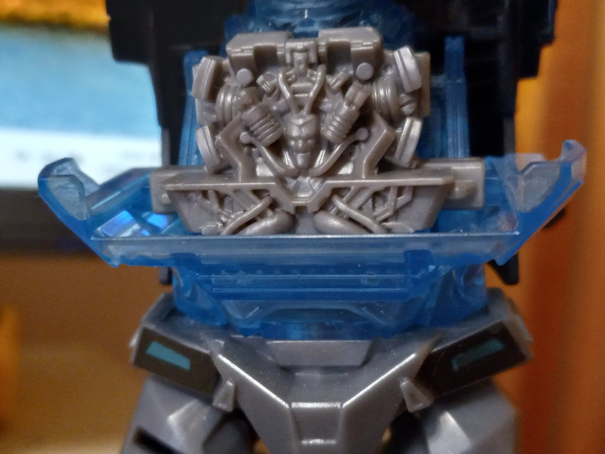 KBarnNow's tweet image. GOOD MORNING MINTO!!!

My desk friend today is Silas Breakdown, the easier to acquire variant of Prime Breakdown&apos;s toy.

After Breakdown got whacked, his corpse was salvaged by human terrorist group, MECH, and turned into a suit/life support system for their leader, Silas.