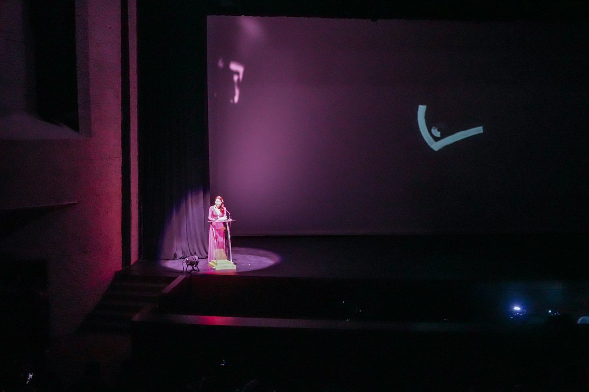 Se inauguró la Décima Edición del Festival Internacional de Artes Vivas de Loja, que se desarrollará hasta el 23 de noviembre, llenando parques, plazas, calles y teatros de la ciudad con arte y cultura. 🎭 

Con más de 300 actividades en diversos escenarios, el #FIAVLoja2025