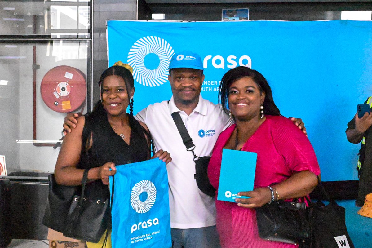 MetrorailWC's tweet image. Safety tips : 
• Always expect a train 🚆
• No eating and drinking on board the train 
• Only cross at designated level crossing 🚸
• Always have a Valif ticket 🎟 
#BeTrainSmart #PeoplesTrain