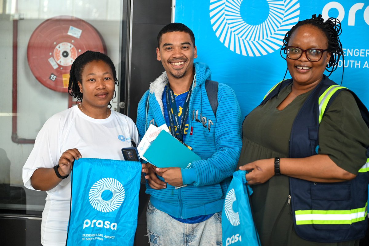 MetrorailWC's tweet image. Safety tips : 
• Always expect a train 🚆
• No eating and drinking on board the train 
• Only cross at designated level crossing 🚸
• Always have a Valif ticket 🎟 
#BeTrainSmart #PeoplesTrain