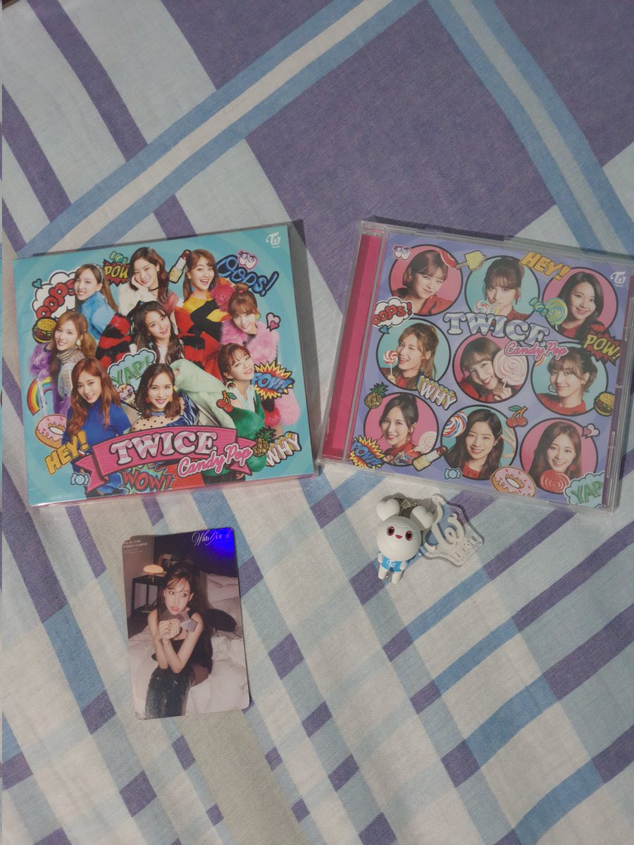 https_ohyeah's tweet image. Feedback para @mercuriosx !!

Finalmente chegouuuuuu :))

Tudo mt lindinho 😭

O CD/DVD funcionando perfeitamente :)

(O Dahvely assim🤏)