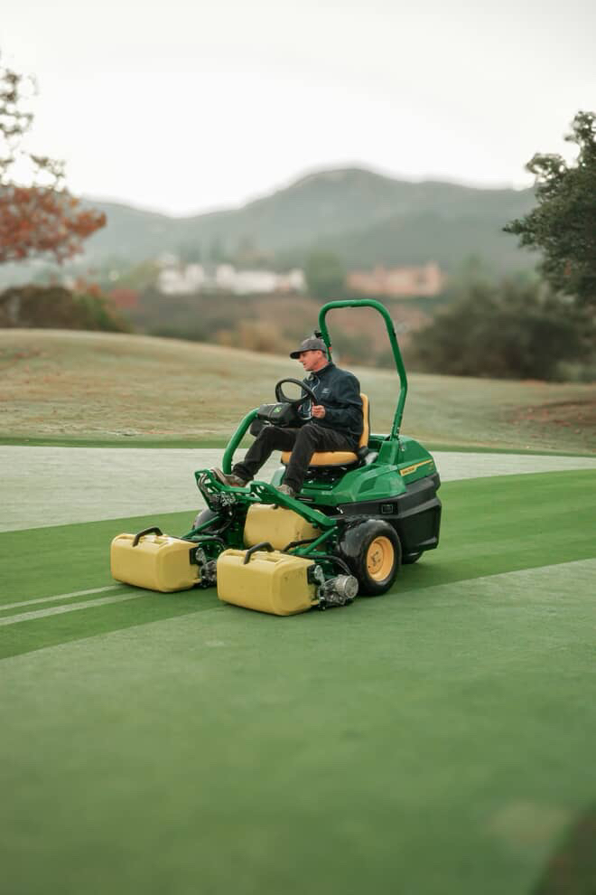 Crisp morning air, a beautiful course, and a silent electric cut. ⛳️
Our Stotz team joined @maderasgolfclub for a hands-on demo of the John Deere 2775 Electric Mower — efficiency, precision, and sustainability all in one machine.

#StotzEquipment #JohnDeereTurf #GolfCourseLife