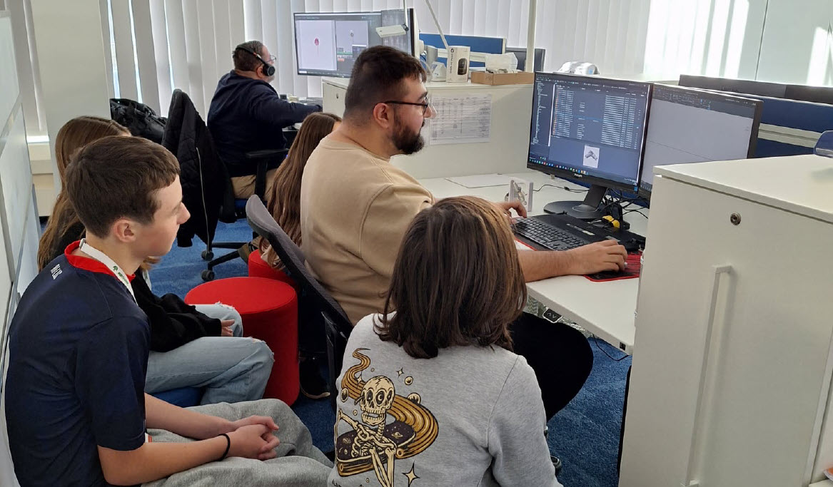 LEMOConnectors's tweet image. What really happens at my parents’ workplace?  Kids discovered LEMO technology, hands-on connector assembly, robots, and precision engineering, then explored their parents’ workflows. Inspiring the next generation! 
#LEMO #JOM #STEM #Innovation