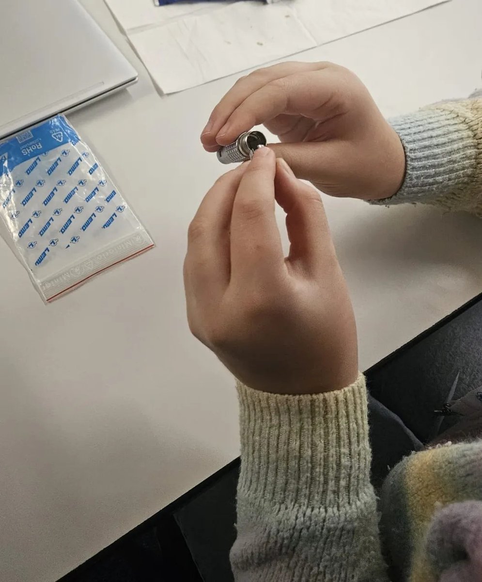 LEMOConnectors's tweet image. What really happens at my parents’ workplace?  Kids discovered LEMO technology, hands-on connector assembly, robots, and precision engineering, then explored their parents’ workflows. Inspiring the next generation! 
#LEMO #JOM #STEM #Innovation