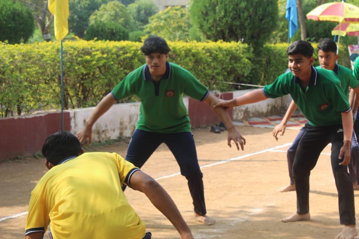 kvitbpshivpuri's tweet image. Our Vidyalaya celebrated Children’s Day with exciting sports activities, including Kabaddi and Tug of War. The playground echoed with cheers as students expressed remarkable coordination, strength and team spirit.
#BaalDiwas #बाल_दिवस 
@kvs_bhopal @KVS_HQ