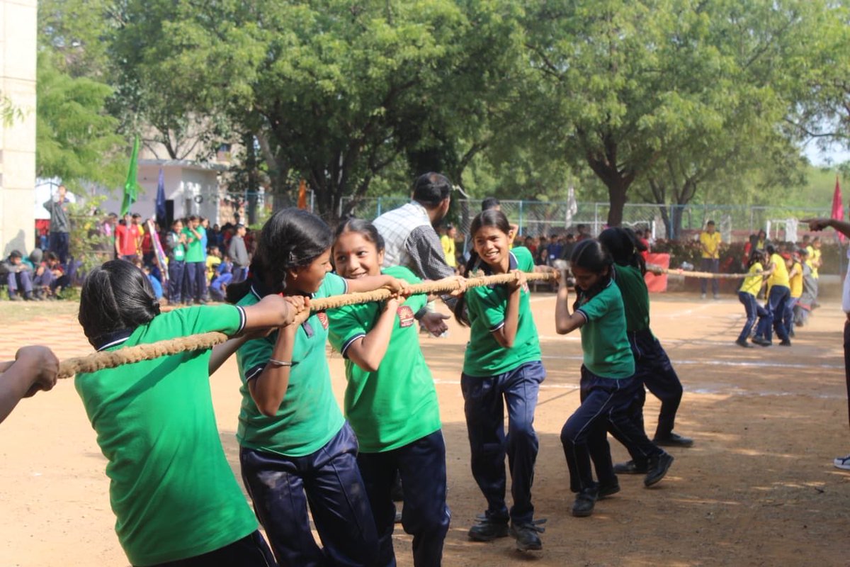 kvitbpshivpuri's tweet image. Our Vidyalaya celebrated Children’s Day with exciting sports activities, including Kabaddi and Tug of War. The playground echoed with cheers as students expressed remarkable coordination, strength and team spirit.
#BaalDiwas #बाल_दिवस 
@kvs_bhopal @KVS_HQ
