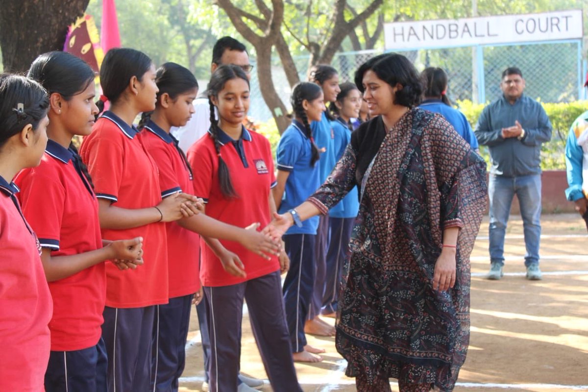 kvitbpshivpuri's tweet image. Our Vidyalaya celebrated Children’s Day with exciting sports activities, including Kabaddi and Tug of War. The playground echoed with cheers as students expressed remarkable coordination, strength and team spirit.
#BaalDiwas #बाल_दिवस 
@kvs_bhopal @KVS_HQ